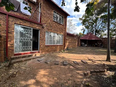 3 Bedroom Townhouse For Sale in Pretoria - img