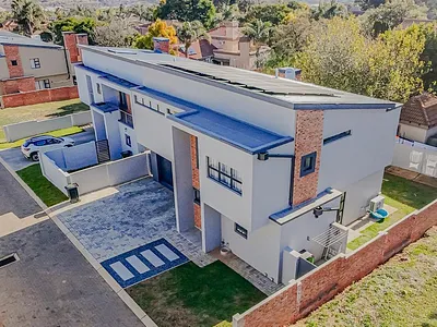 3 Bedroom Townhouse For Sale in Olympus AH, Pretoria - Umsx.webp