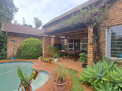 4 Bedroom Townhouse To Rent in Pretoria - img