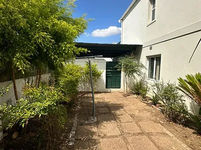 Townhouse To Rent in Stellenbosch - plMl.webp
