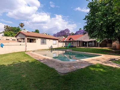 4 Bedroom House For Sale in Sandton - 09P2.webp