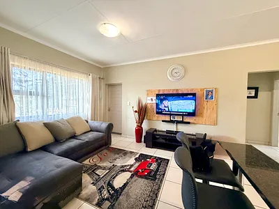 3 Bedroom Apartment For Sale in Benoni - img
