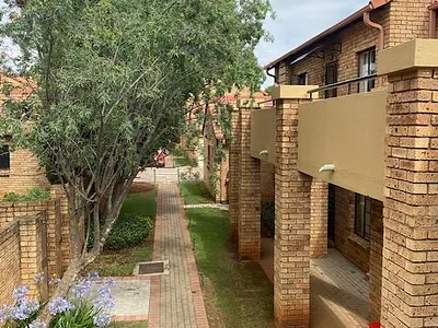 2 Bedroom Townhouse For Sale in Pretoria - img