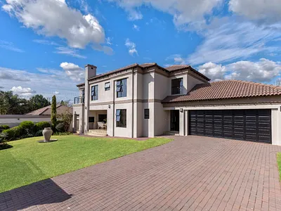 4 Bedroom House For Sale in Randburg - fNs6.webp