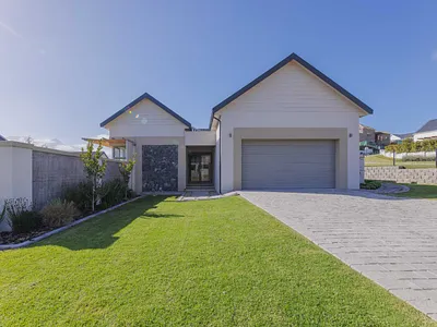 4 Bedroom House For Sale in George - Vwl4.webp