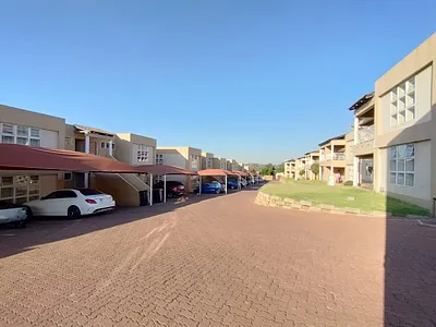 2 Bedroom Townhouse To Rent in Johannesburg - Ofj9.webp