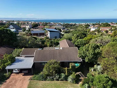 4 Bedroom House For Sale in Jeffreys Bay - HRbl.webp