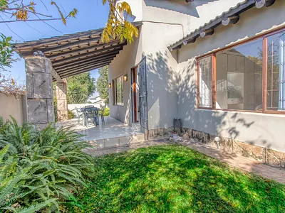 3 Bedroom House For Sale in Randburg - rPmS.webp