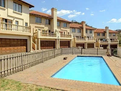 3 Bedroom Townhouse To Rent in Johannesburg - img