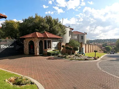 2 Bedroom Townhouse To Rent in Johannesburg - 97dK.webp