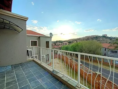 2 Bedroom Townhouse To Rent in Johannesburg - 87UY.webp