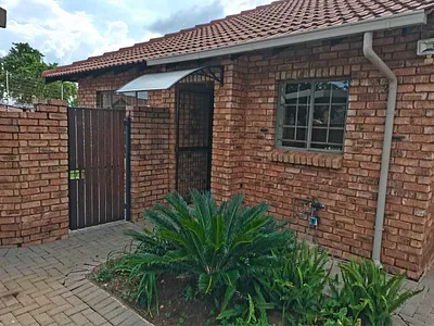 3 Bedroom Townhouse To Rent in Pretoria - JhkR.webp