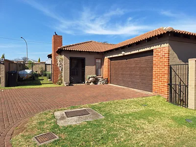 3 Bedroom Townhouse For Sale in Delmas - img