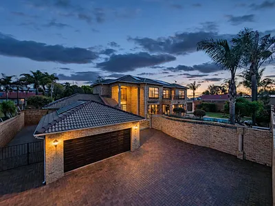 5 Bedroom House For Sale in Chancliff AH, Krugersdorp - ROvK.webp