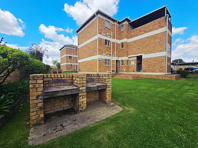 1 Bedroom Apartment To Rent in Roodepoort - img