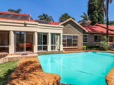 4 Bedroom House For Sale in Roodepoort - img
