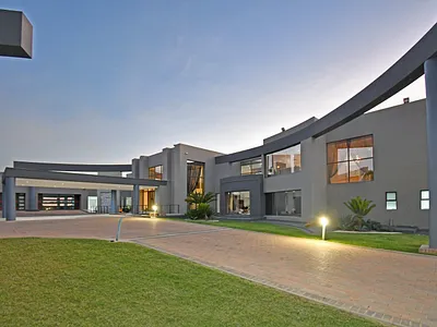 5 Bedroom House For Sale in Roodepoort - img