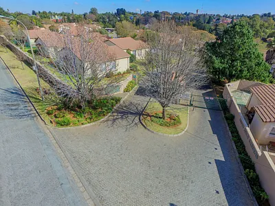 3 Bedroom Townhouse For Sale in Roodepoort - img