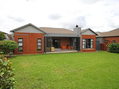 4 Bedroom Townhouse For Sale in Roodepoort - tJBk.webp