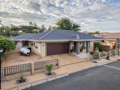 4 Bedroom House For Sale in Krugersdorp - img