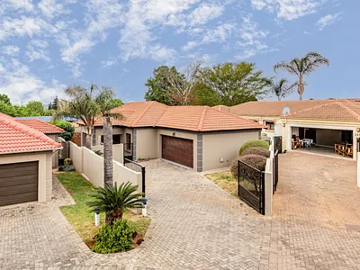 3 Bedroom House For Sale in Roodepoort - img