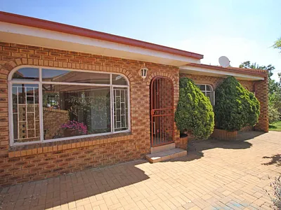 2 Bedroom Townhouse For Sale in Randfontein - img