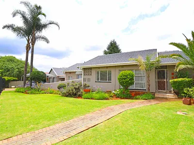 3 Bedroom House For Sale in Randfontein - 6OYt.webp
