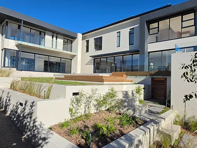 5 Bedroom Townhouse For Sale in Durbanville - 4DFH.webp