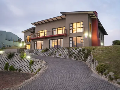 6 Bedroom House For Sale in Wilderness - KdJD.webp