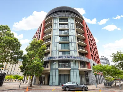 1 Bedroom Apartment For Sale in Cape Town - OZhN.webp