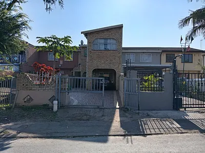 4 Bedroom House For Sale in Phoenix - kUb8.webp