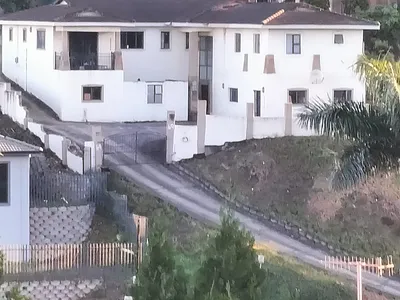 6 Bedroom House For Sale in Verulam - 6AJM.webp