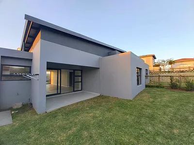 3 Bedroom Townhouse To Rent in Ballito - YOx4.webp