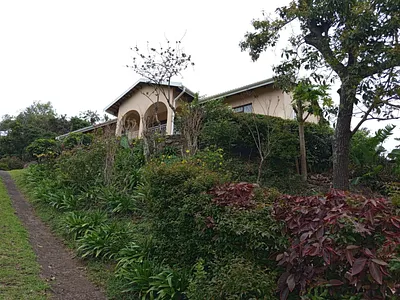 4 Bedroom House For Sale in Umzinto - 85tu.webp