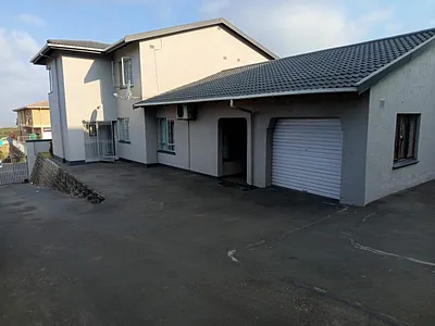 4 Bedroom House For Sale in Verulam - lxyJ.webp