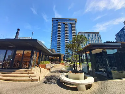 2 Bedroom Apartment For Sale in Umhlanga - 4faX.webp