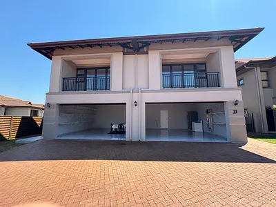 5 Bedroom House For Sale in Umhlanga - 2J1x.webp