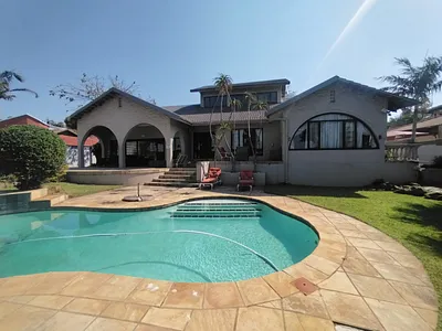 7 Bedroom House For Sale in Umhlanga - 7LSg.webp