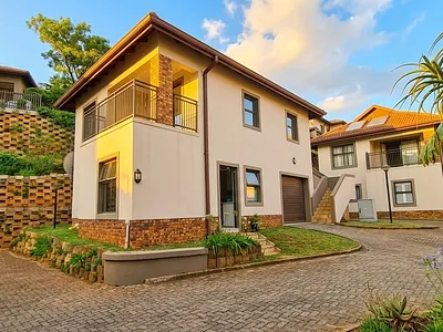 2 Bedroom Apartment For Sale in Umhlanga - rbSR.webp