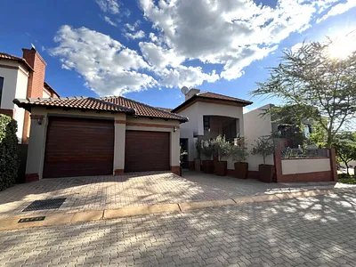 3 Bedroom House For Sale in Olympus AH, Pretoria - v2Ox.webp