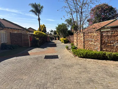 2 Bedroom Townhouse For Sale in Pretoria - img