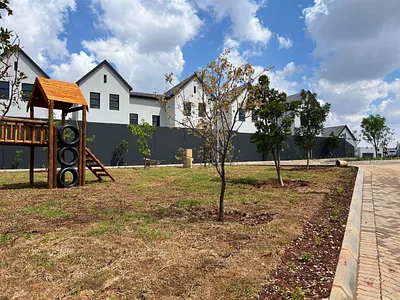 2 Bedroom Townhouse To Rent in Olympus AH, Pretoria - vy08.webp