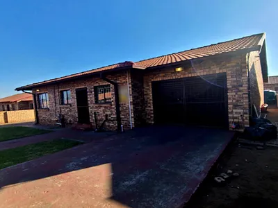 3 Bedroom House For Sale in Witbank - 2p1W.webp