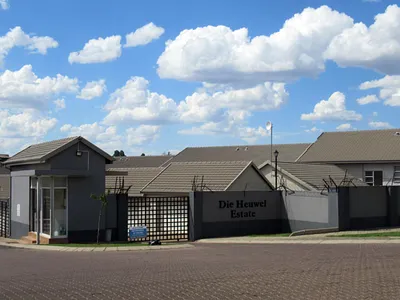2 Bedroom Townhouse For Sale in Witbank - RsMx.webp