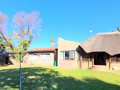 4 Bedroom House For Sale in Witbank - Z2J7.webp