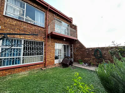 2 Bedroom Townhouse For Sale in Pretoria - 3fWP.webp