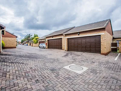 2 Bedroom Townhouse To Rent in Pretoria - img