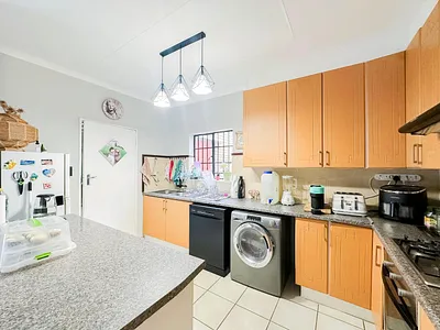 2 Bedroom Townhouse For Sale in Pretoria - Uqvq.webp