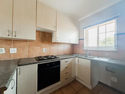 2 Bedroom Townhouse For Sale in Pretoria - 0ZMy.webp