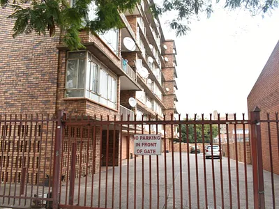 5 Bedroom Apartment For Sale in Pretoria - 8qi5.webp